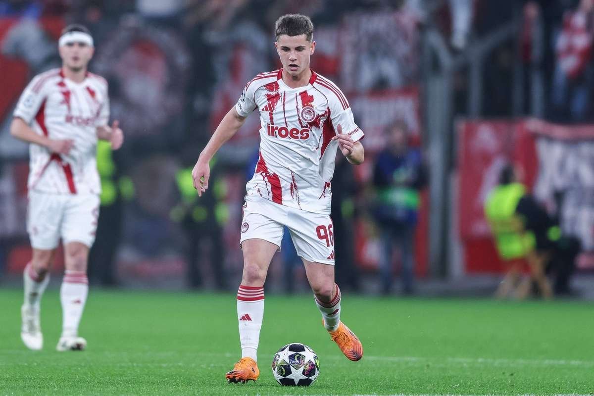 Olympiakos Star Mouzakitis Addresses Transfer Speculations Linking Him to Real Madrid and Manchester United