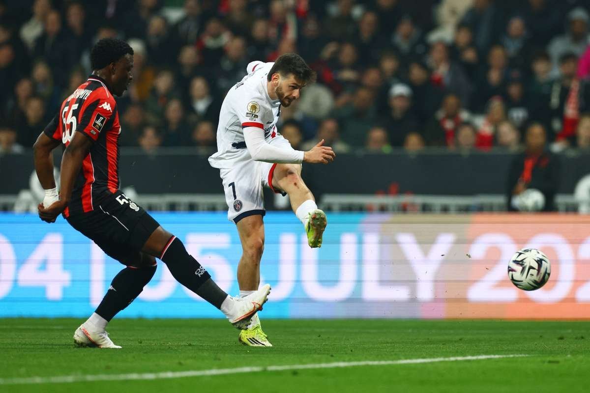 Arsenal Eyes Audacious Transfer for PSG's Rising Star Kvaratskhelia