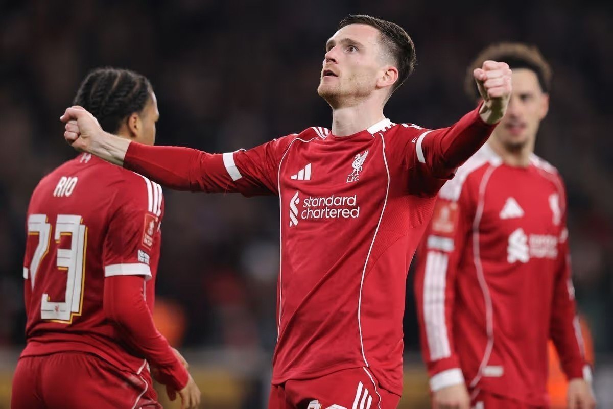 Robertson Reveals Winter Transfer Interest, But Commitment to Club Keeps Him Here