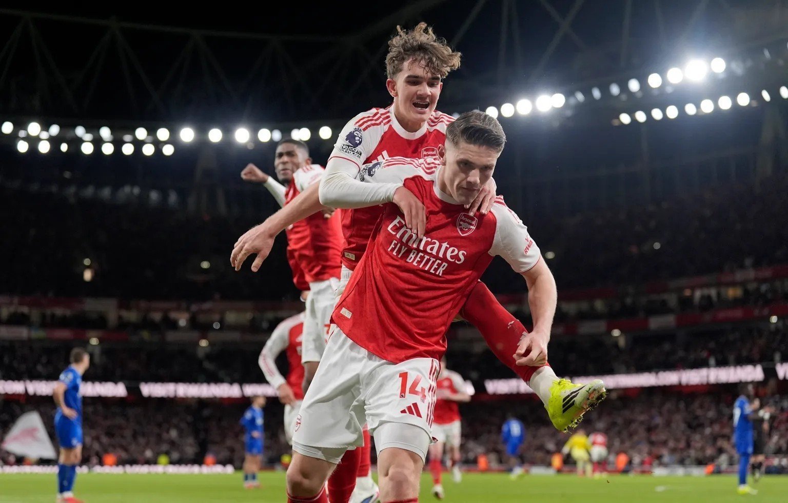 Arsenal Secures Victory as Dowman Makes History; City Held to Draw on the Road