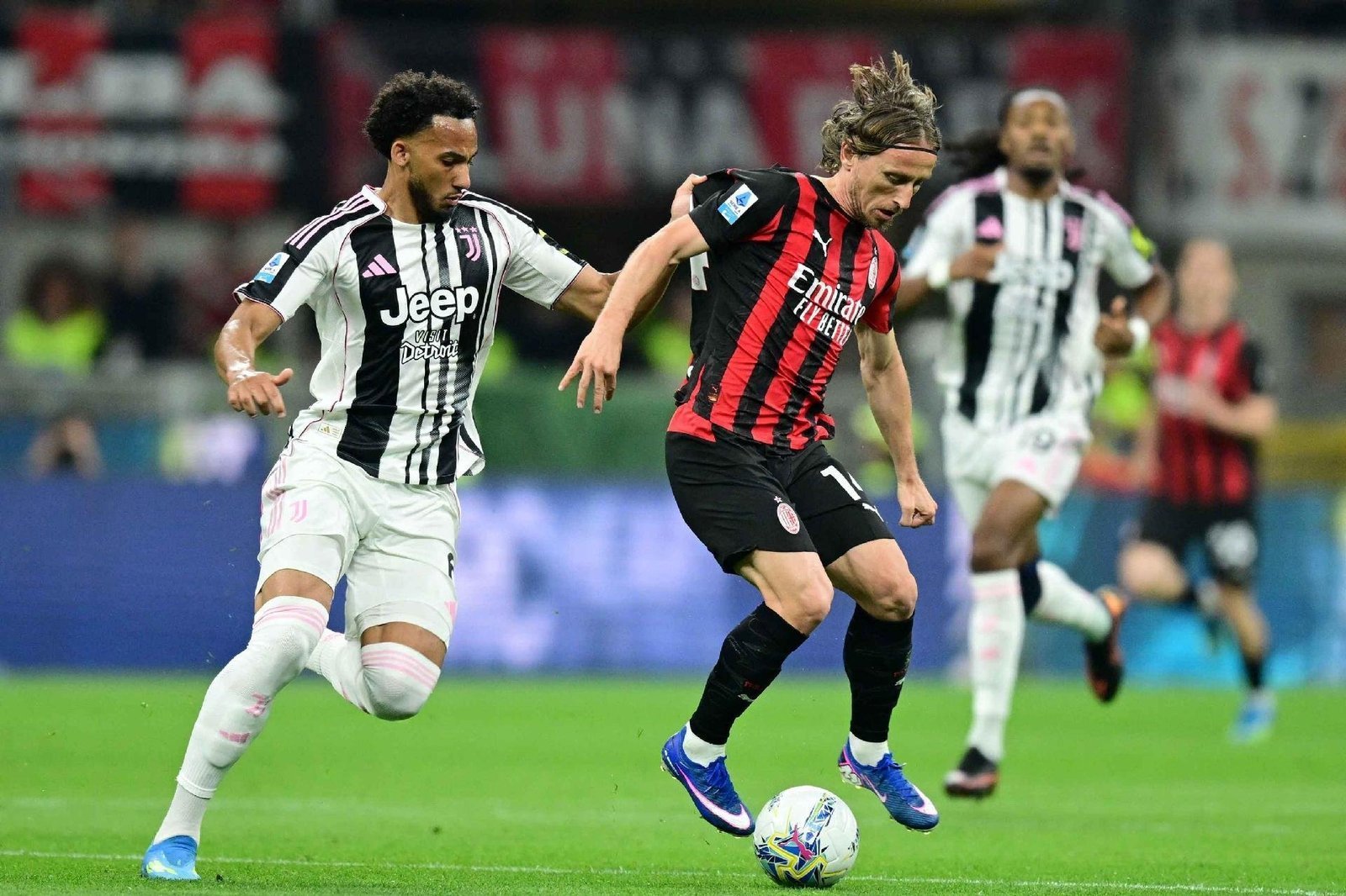 AC Milan and Juventus Battle to a Disappointing Goalless Stalemate in Serie A Showdown
