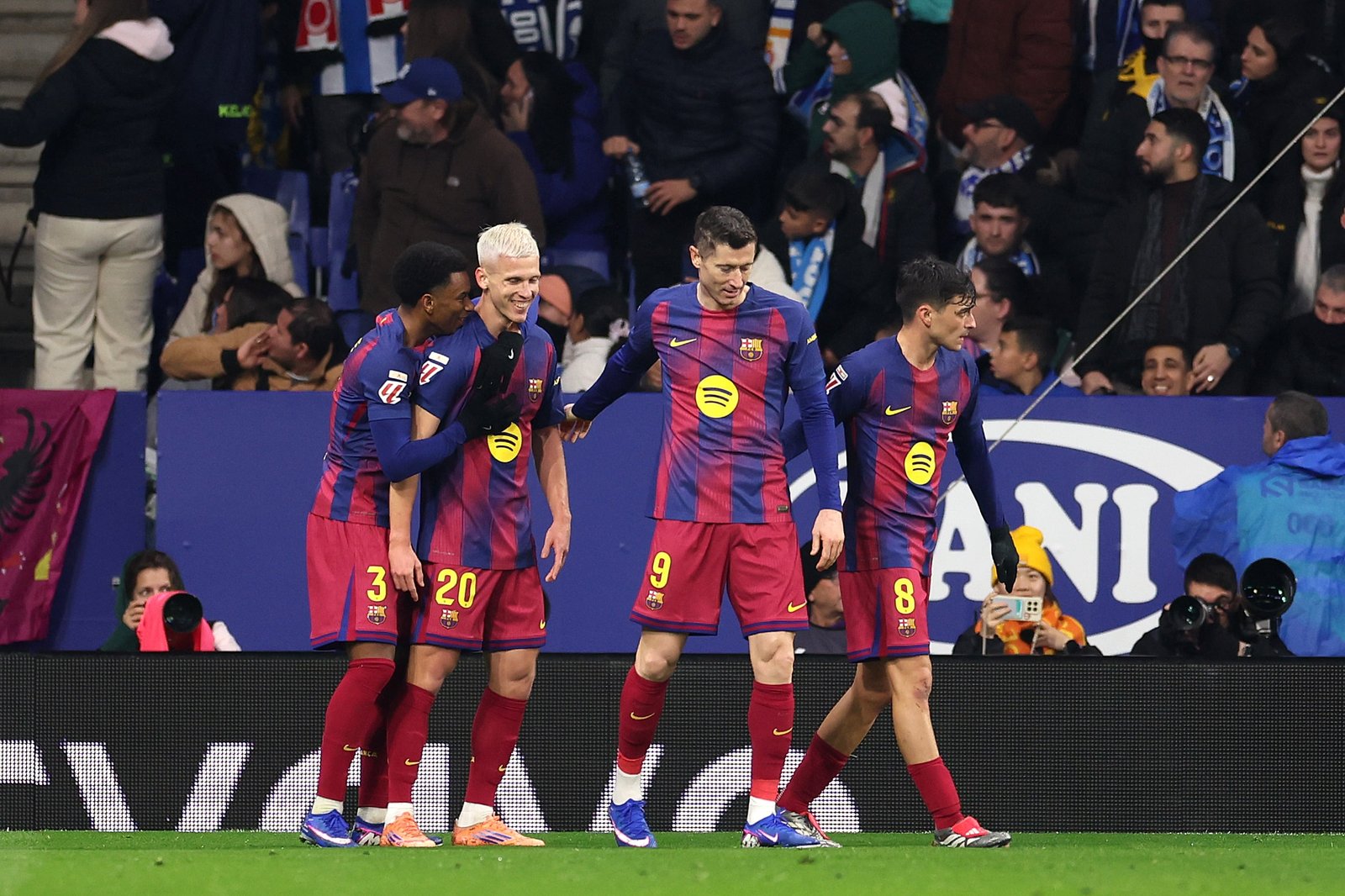 Robert Lewandowski Sets the Record Straight on His Barcelona Contract Situation